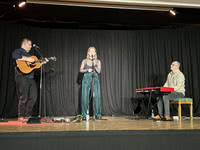 Innes White, Kim Carnie and John Lowrie at Bürgerhaus Bornheide in Hamburg, Germany, on 26 November 2025; photo Reinhard Zierke