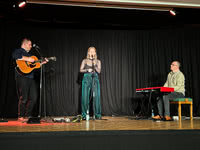 Innes White, Kim Carnie and John Lowrie at Bürgerhaus Bornheide in Hamburg, Germany, on 26 November 2025; photo Reinhard Zierke